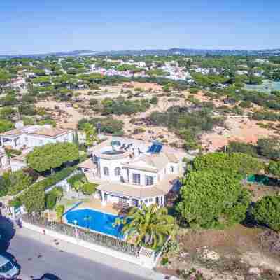 Spacious 4 bedroom villa in quiet location with sea views Hotel Exterior