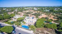 Spacious 4 bedroom villa in quiet location with sea views