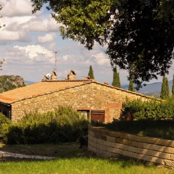 A stone farmhouse from 1850 with a pool for nature lovers