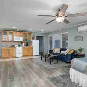 Stylish & Spacious Studio Suite – Minutes from the Strip! Rooms