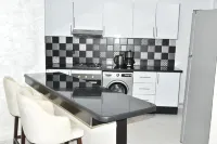 3 Bedroom Apartment With Netflix & Private Parking