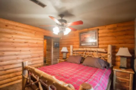 Escape to your mountain retreat, minutes from Buffalo National River