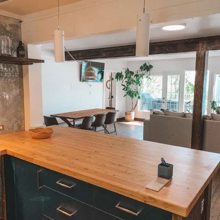 Private Lakefront Beach House off Naramata Bench