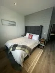 Romantic Family Lake front Cabin getaway 45 min W of Edmonton. 5 star cabin.