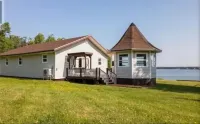 Waterfront Cottage in Georgetown Captain Nate's Murray Islands Adventures 주변 호텔