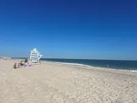 Best location! Cozy and Chic Retreat 5 min to beach and close to town, peaceful!