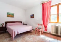 Apartment with 3 bedrooms, 1 bathroom and garden with furniture and bbc