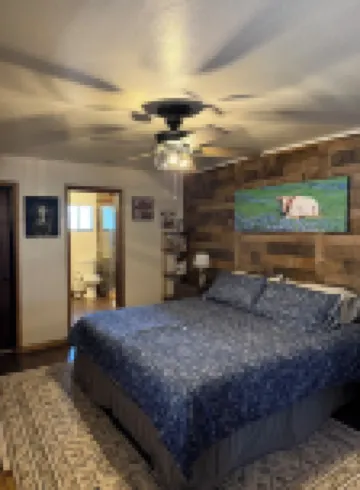 Cabin in the Heart of Lakeside - 10 Minutes to Hiking and Fishing