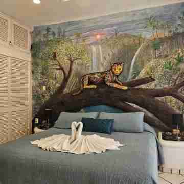 Mediterranean Style-Steps to beach-Great pool! Great balcony!! Rooms