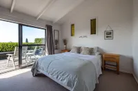 Palm Beach Panorama - perfect family holiday house with spa pool!