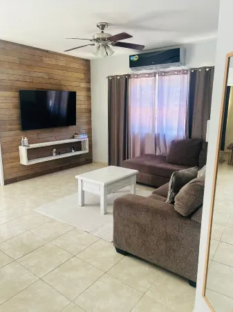 Secluded Oasis at Cactus Villa TCI Отели в г. Wheeland Settlement