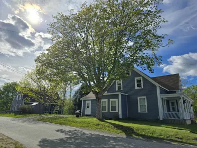 Scenic Shelburne home. Central location close to Shelburne Harbour.