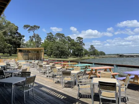 Under the Pines on Lake Livingston- BEAUTIFUL WATER VIEW!