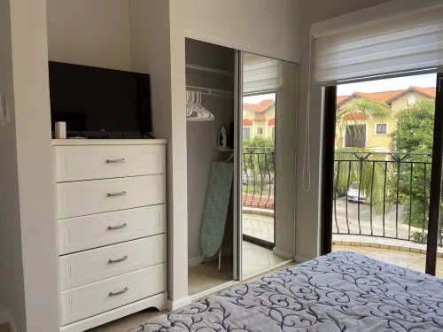 Gold Coast Newly Updated Townhouse 5 min from the Beach