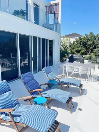 Charming spacious 2-bedroom villa with AC, pool, ocean views in Providenciales