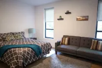 Luxury Spacious SkyLine View-Parking-Free Wine Hotels in 