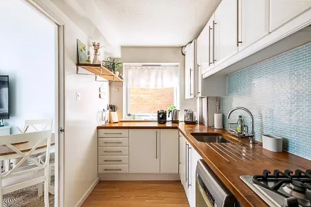 Quiet and Cosy 2-bed in Wimbledon