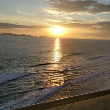 Relaxed Spanish beachfront condo w/private parking & private balcony ocean views