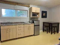 Private Suite at Coquitlam Center! 5 min walk to Skytrain & Mall