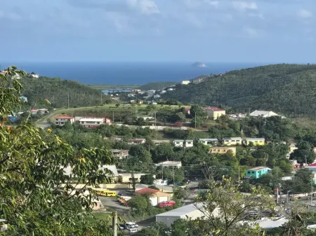 Cozy cottage - New Build, 10 minutes from the beach! Отели в г. Тату