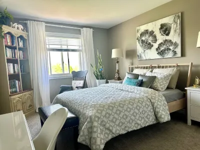 3-Bed Beauty with Scenic Backyard Views In Niagara