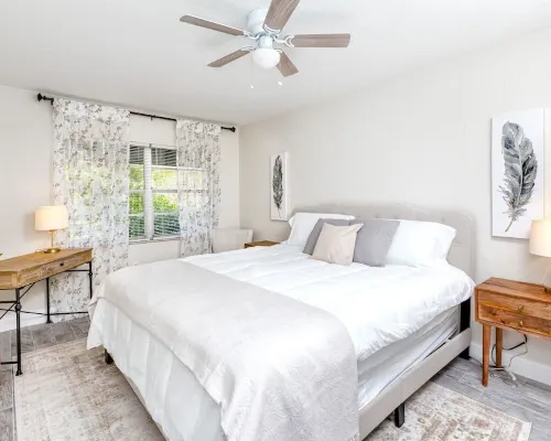 Walk to dwnt/7min to beach/king bed/Free parking Hotels in New Port Richey