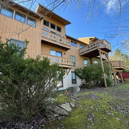 Cozy Ski On/Off Condo Located at Hunter Mountain