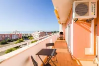 Apartment on the outskirts of Armacao de Pera with sea view.