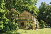 Romantic hillside hideaway with roof terrace and outstanding views