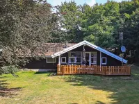 Graceful Holiday Home in Humble Near Sea - 3-Star
