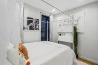 3 BED 2 BATH Pre-War Apartment in Williamsburg, Brooklyn Townhouse - Bungalows