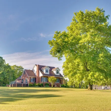 Spacious Greenbrier Vacation Rental on ~ 4 Acres!