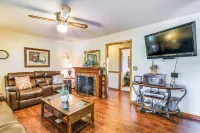 Russell Springs Getaway, 10 Mi to Lake Cumberland! - WiFi