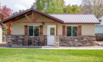 Bybee's Steppingstone Motel