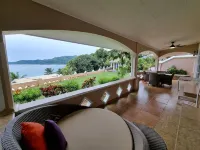 Au Fond de Mer View