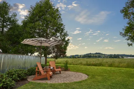 The Vintages Trailer Resort Отели рядом с достопримечательностью «Sokol Blosser Winery»