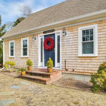 1 Mi to Sand! Mid-Cape Chatham w/ Furnished Deck