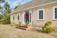 1 Mi to Sand! Mid-Cape Chatham w/ Furnished Deck - 4성급