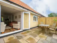 Walnut Shade Hotels in Attleborough