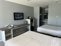 Empire Lakeshore Inn - parking