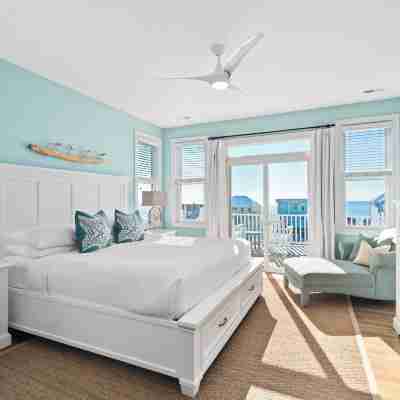 Coastal Vista - Walk to Emerald Isle Beach! Rooms