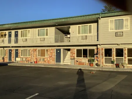 Riverside Inn Dallas Отели в г. Монмут