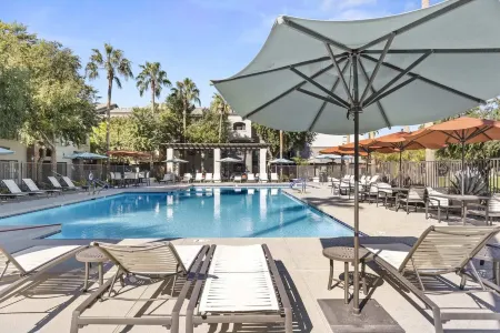 CozySuites at Chandler Отели рядом с достопримечательностью «Колледж Чандлер Гилберт Коммьюнити в Пекос Кампус»