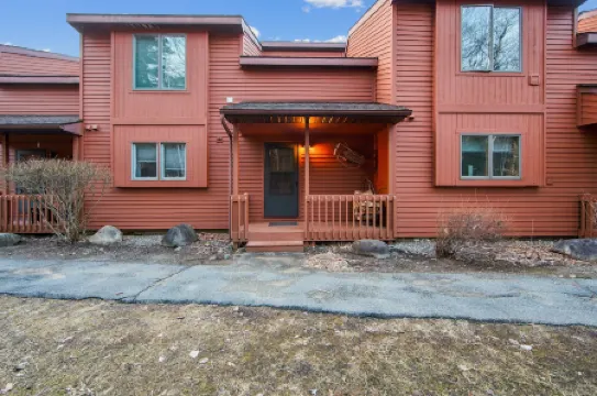 Hudson 76i - A Stylish Mountain Retreat 2 Bedroom Townhouse by The Summit at Gore Mountain