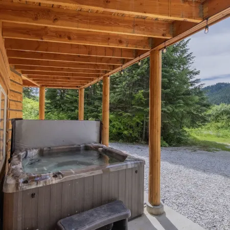 Bearfoot Chalet 3 Bedroom Home by NW Comfy Cabins