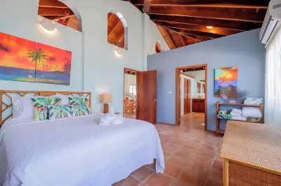 Charming 3-bedroom 2-bathroom Beachfront Beauty with separate living quarters Hotels in 