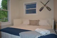 Cozy Lakeview Cottage minutes from water adventures, farms, wineries, & skiing!