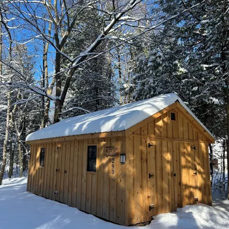 Relax with the whole family at this peaceful waterfront cottage.