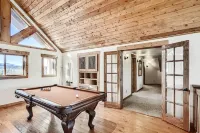 Idyllic Florissant Cabin w/ Patio & Hot Tub! - Homestays