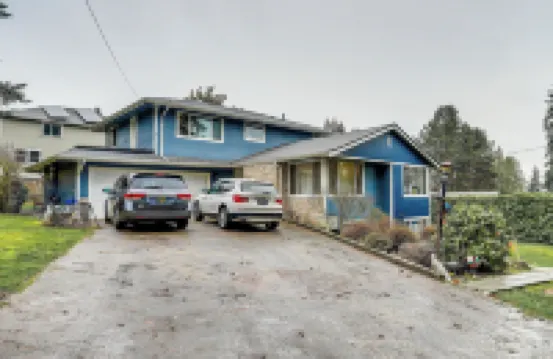 Walk to Beach and Lake Access Cozy Redmond Apt!